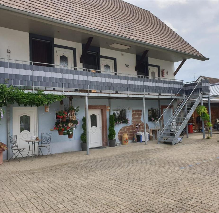 Gaestehaus Viktoriya Nur Wenige Minuten Zum Europa-Park Руст Екстериор снимка